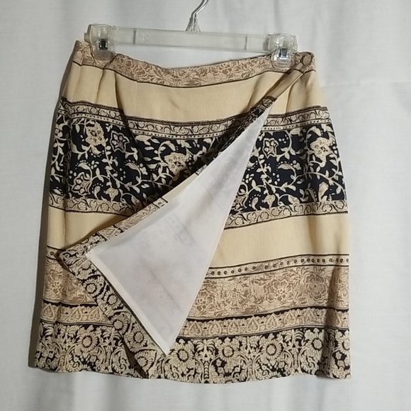 Classic wrap skirt, beige and black - Picture 2 of 4
